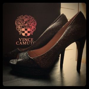 Stylish, 4in Heel, Silver/Black/Textured, Like New